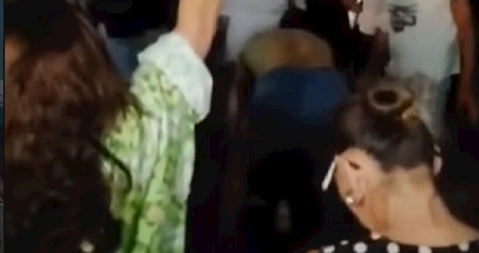 Snimka sa sinoćnjeg koncerta Nine Badrić u Vinkovcima hit je na Instagramu, pogledajte što tip radi