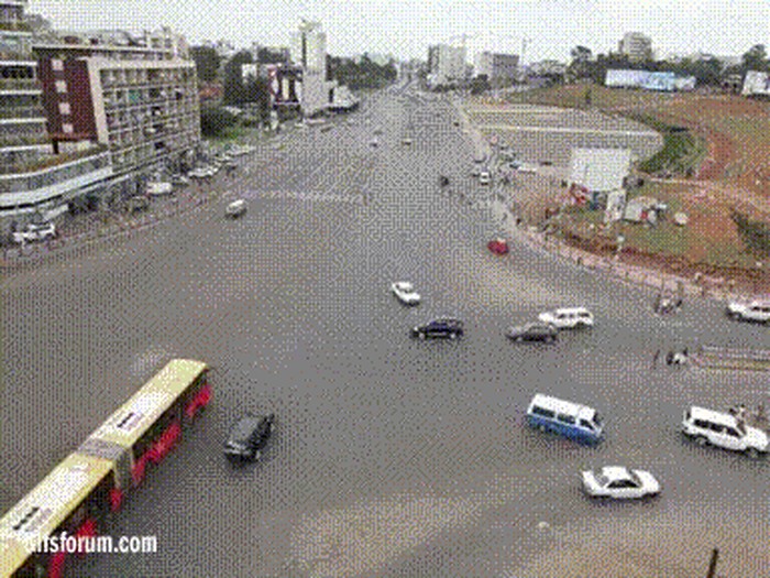 GIF: Totalni prometni kaos u Etiopiji