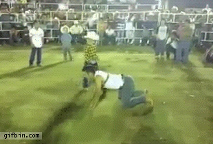 prvenstvo za meksičke klince u jahanju "bika"..gif
