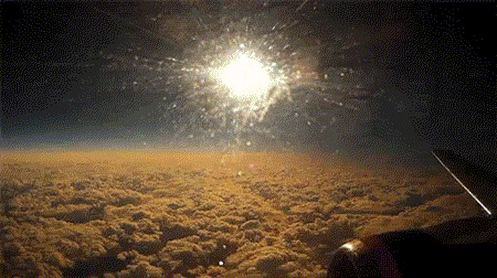 GIF: Ovako izgleda pomrčina Sunca snimana iz aviona!
