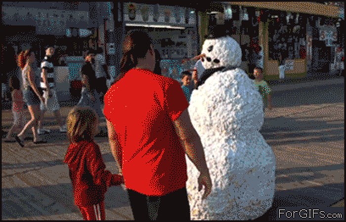 Iznenadio ga je čovjek ispod snjegovića pa je napravio glupost