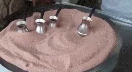 GIF: Kako Turci prave kavu u pijesku