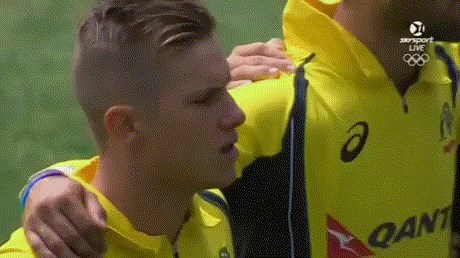 Nevjerojatno! Pogledajte što je radio suigraču dok je svirala himna!