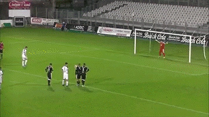 Najčudnija TROSTRUKA obrana penala u povijesti nogometa?!