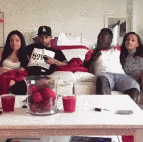 Cure, nemate šanse! Pravi muškarci si međusobno uvijek pomažu, pogotovo u ovakvim situacijama!