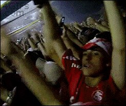 Navijačko pravilo broj 1: Nikada ne drži mobitel iznad ostalih!