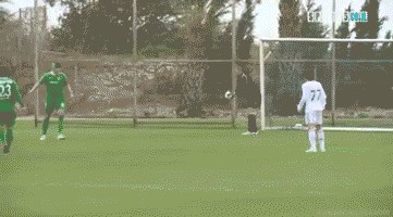 Neka viša sila je htjela da ovaj vratar zabije autogol