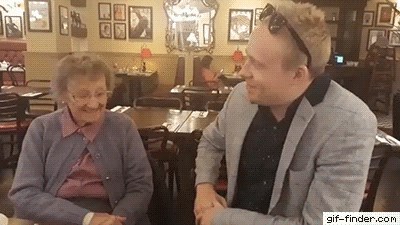 Bakica je prvi put vidjela mađioničarski trik s kartama i ostala potpuno zaprepaštena