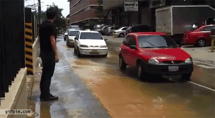 GIF: Ušao je u taksi, ali ne da bi se vozio