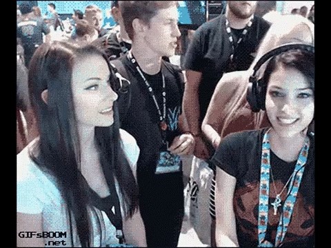 GIF: Lice muškarca kad se cure cmoknu, a ti propustiš