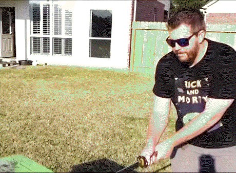 Testirao je što je čvršće, Mač ili Nokia 3310!