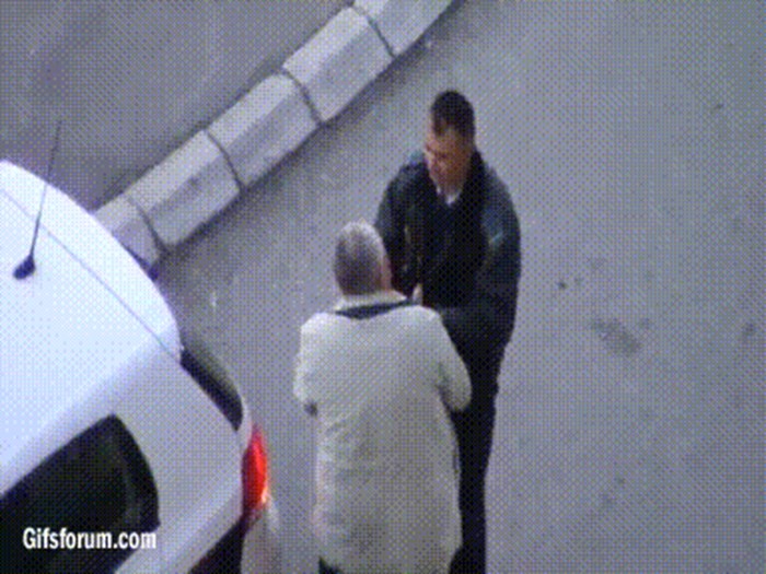 Pijanac pokušava pobjeći od BiH policije