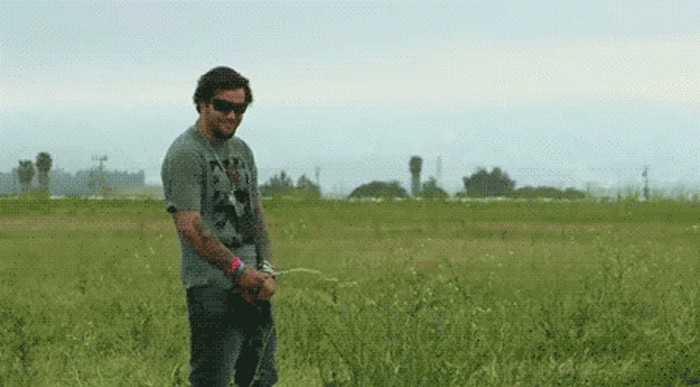GIF: Ono kad ti ništa ne ide od ruke :)