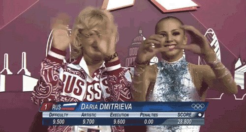 Zadovoljna trenerica je nesvjesno umjesto srca pokazala masonski simbol