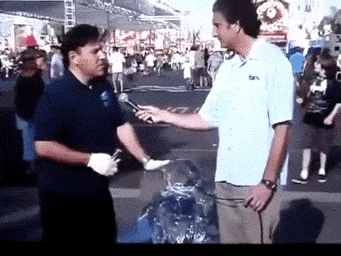 Novinar uništio umjetničko djelo na kojem je čovjek satim radio, evo kako je reagirao!