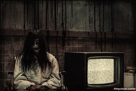 GIF: Ono kad nema ništa pametno na TV-u