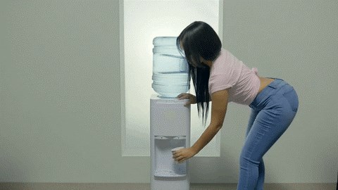 GIF: Sipaj još vode, malo ti je to!