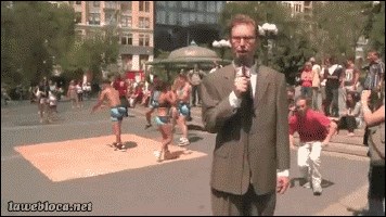 GIF: Voditelj ovo sigurno nije očekivao!