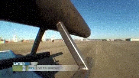 GIF: Što se dogodi kada loptu ispališ iz topa istom brzinom kojom voziš?