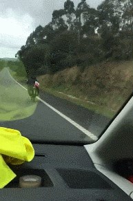 Ovaj vozač je na cesti ugledao najbržu časnu sestru na svijetu!