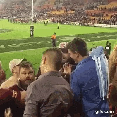 Evo zbog čega nije dobro glumiti frajera na tribini