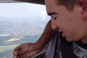 Otvorio je prozor u avionu i saznao zbog čega to nije bila dobra ideja