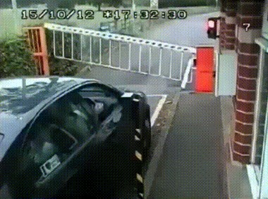 GIF: Bicikl je opasan ako ga vozi budala