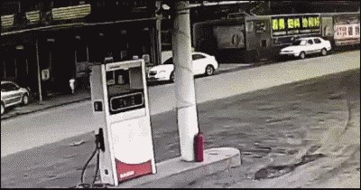 Vozač šlepera izveo majstorsko kočenje nakon što se dijete pojavilo na cesti