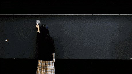 Stala je pred ploču, uzela kredu i napravila nešto što možda ni Picassu ne bi uspjelo