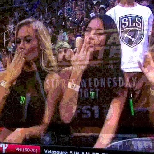 GIF: Njegova reakcija je zasjenila i zgodne cure koje je kamera snimala