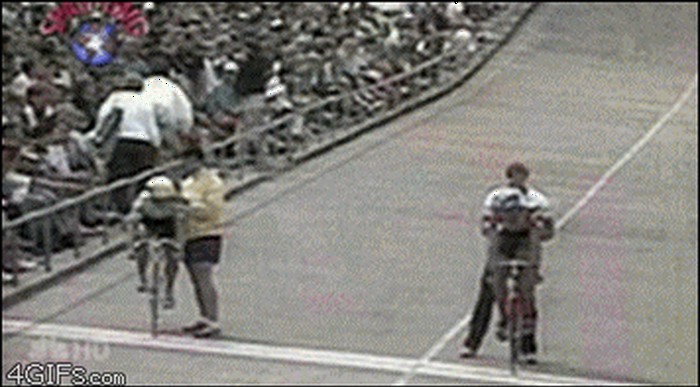GIF: Evo, stari, da ti pomognem pobijediti!