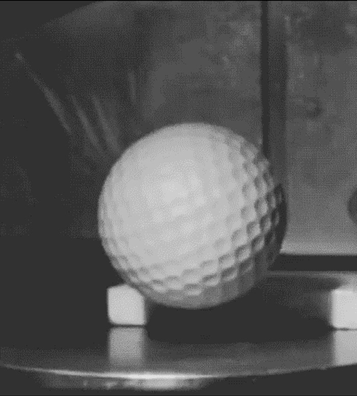 Usporena snimka: Loptica za golf pogađa metalnu ploču brzinom 240 km/h