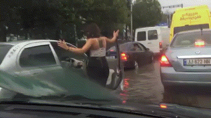GIF: Ništa joj neće ovaj dan pokvarit...