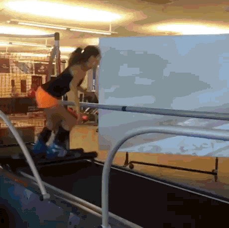 GIF: Ovo je genijalno - stavili su simulator skijanja u teretanu