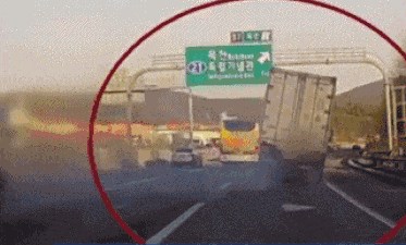 U čitavoj galaksiji ne postoji veći sretnik od vozača ovog kamiona!