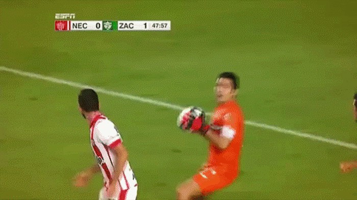 Je li ovo najnes(p)retniji autogol vratara u povijesti nogometa?