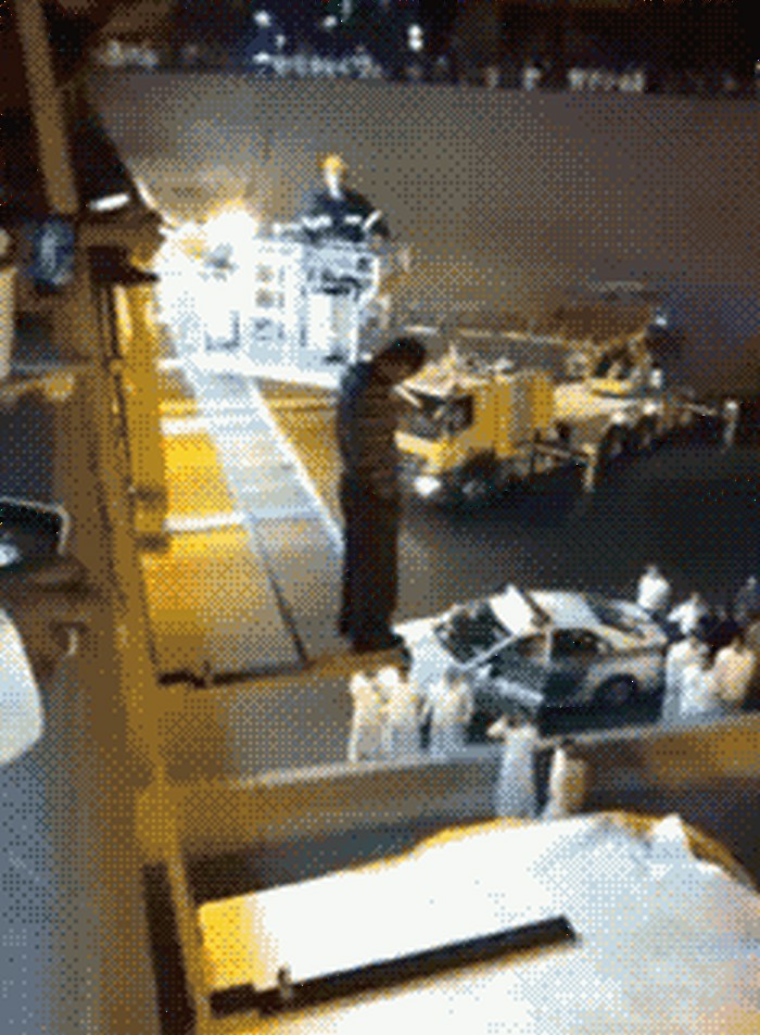 GIF: Gurnuo ga sa zgrade 