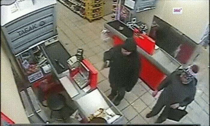 U supermarketu je prijetio pištoljem, ali ga baš nitko nije shvatio ozbiljno