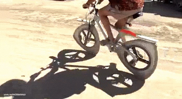 Muškarac je sa svoim posebnim biciklom dokazao da kotači ne moraju nužno biti okrugli
