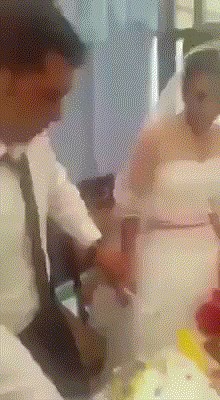 GIF: Baš im je dobro krenuo brak