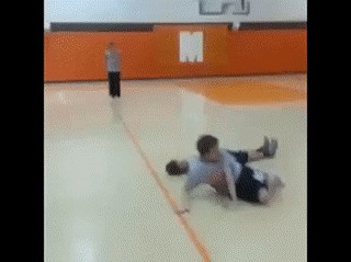 GIF I da je ciljao, ovo sigurno ne bi pogodio