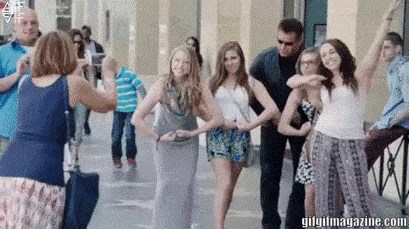 Obukao se u terminatora i slikao s obožavateljicama, a onda mu je stigla ozbiljna konkurencija