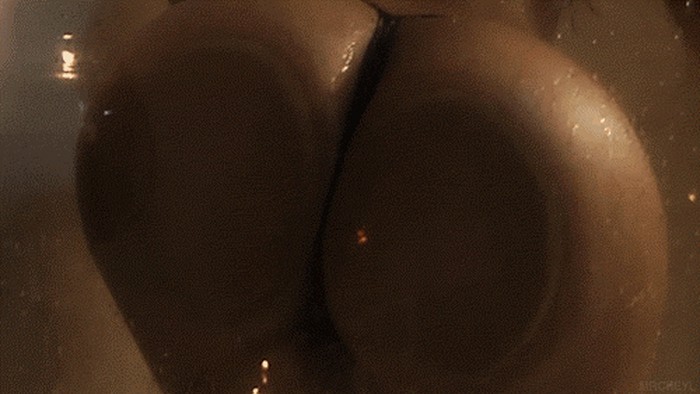 GIF: Nema prislanjanja lica na staklo izloga!