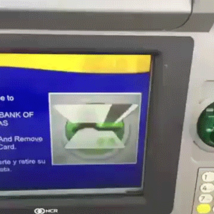 GIF: Pothranjeni hrvatski bankomat dobio živčani slom