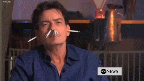 GIF: Charlie Sheen u elementu