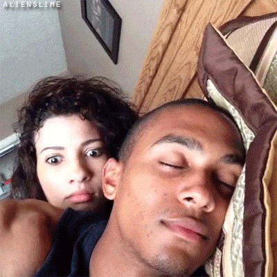 GIF: Kada je cura previše ljubomorna...