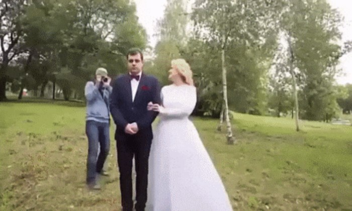 Urnebesno slikanje nakon vjenčanja: Cijelo vrijeme je stajao na istom mjestu, a svejedno je izgledao izmoren