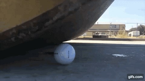 GIF: Što će se dogoditi s lopticom za golf ako valjkom prijeđete preko nje?