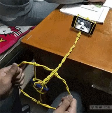 GIF: Smislio je zanimljiv joystick za mobilne telefone