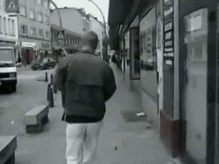 GIF: Lik "lovi" meso strijelama po dućanu da zadovolji vegane